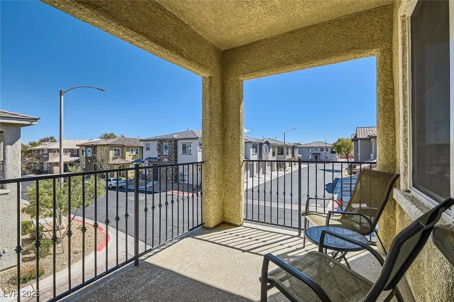 Townhomes con balcones vendidos por Park Place Realty, Las Vegas