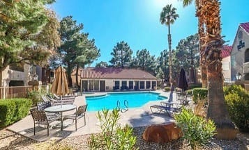 Alberca comunitaria de un condominio vendido por Park Place Realty, Las Vegas