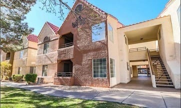 Edificio de condominios de dos pisos vendido por Park Place Realty, Las Vegas
