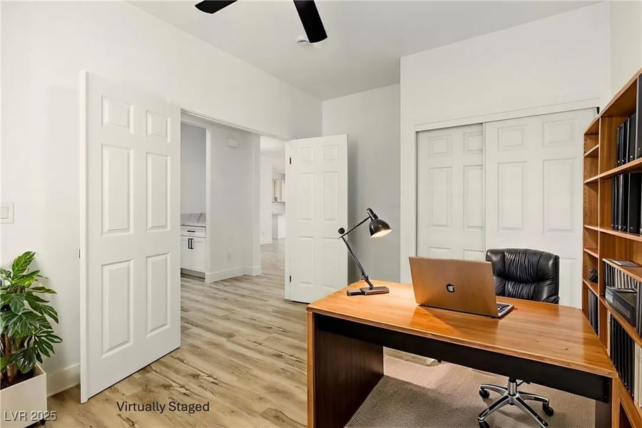 Oficina en casa con staging en una casa vendida por Park Place Realty, Las Vegas