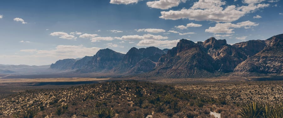 Desierto abierto y la cordillera al sureste del valle