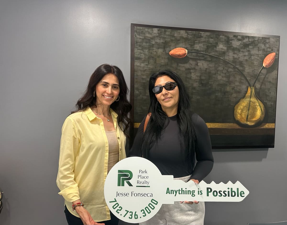 Celebración en la oficina de Park Place Realty en 2024